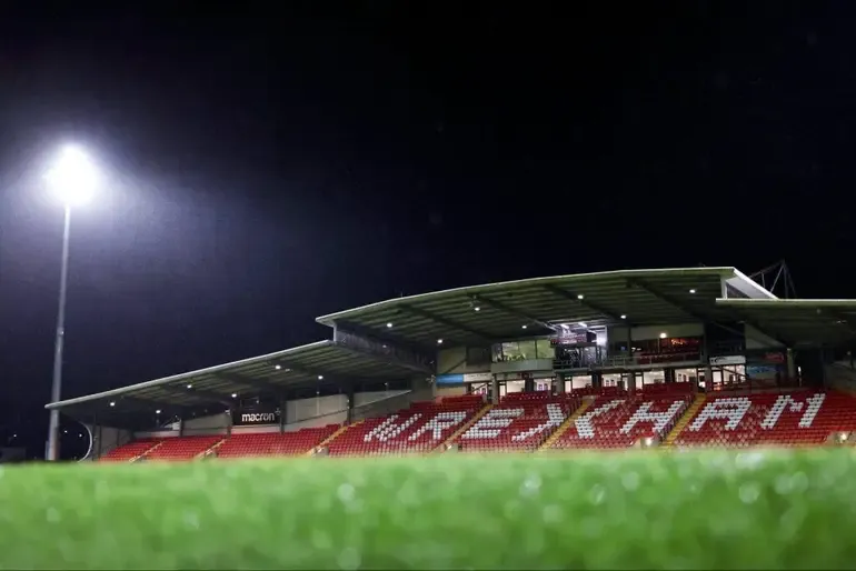 开云官方网站登录-雷克瑟姆官方：警告球迷若针对切尔西辱骂恐同口号，会被捕